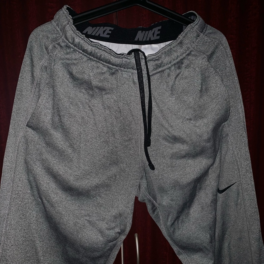 Men’s authentic Nike Therma fit sweatpants Size M
